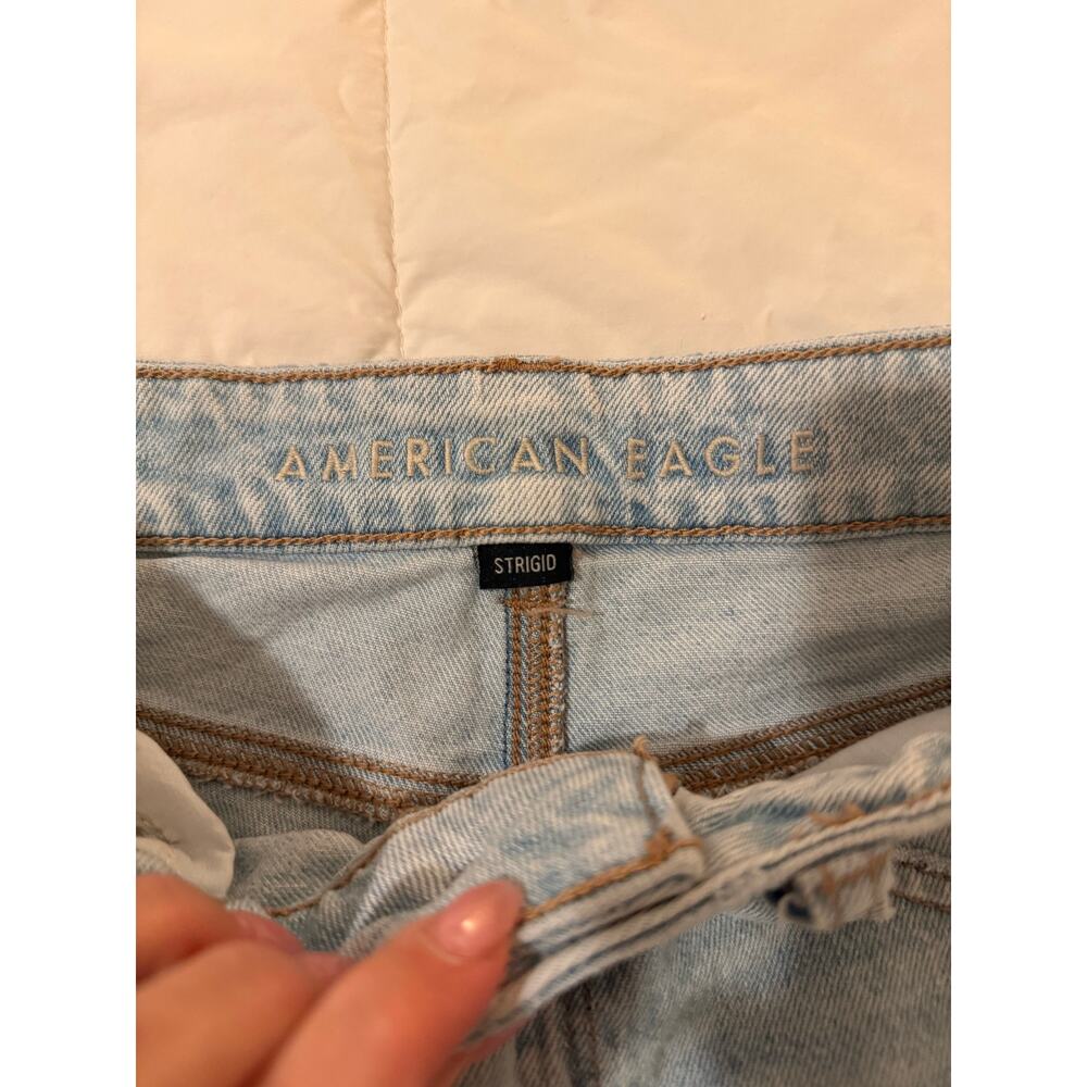 American Eagle Mom Jeans – Light Wash Ripped – Size 2 Short (STRIGID) - Picture 4 of 8